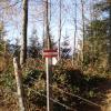 …wir haben den Höhenweg erreicht - Wegweiser Höhenweg K33 in Richtung Westen zum Kaiserkogel