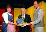 Franziska Zimmer, LH Dr. Josef Pühringer, Norbert Pühringer Bild: Haijes / OÖ Nachrichten
